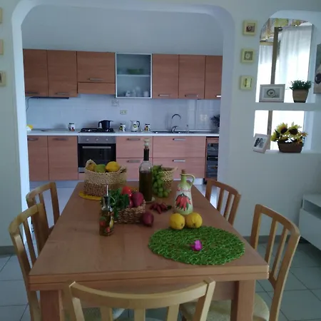 Eleonora Apartment *